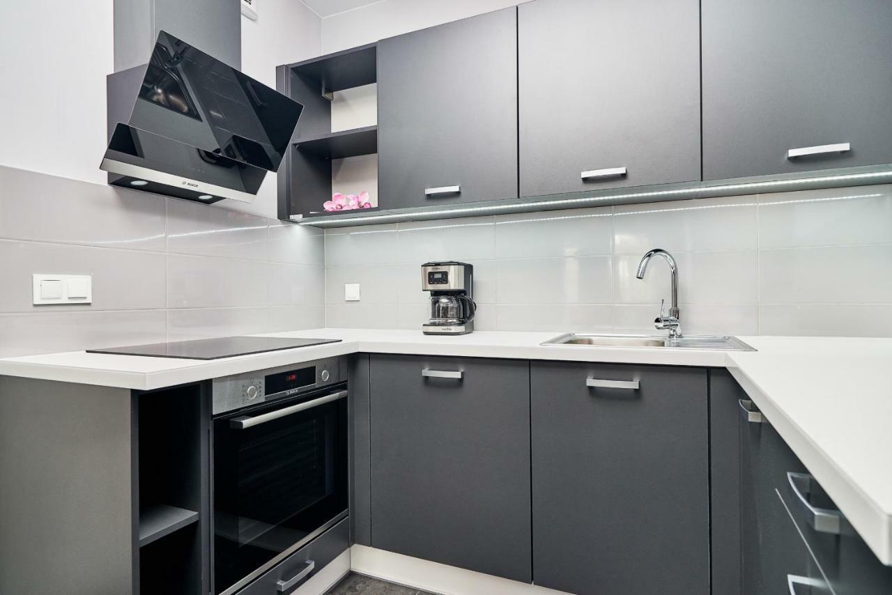 Apartment Swistackiego With Free Garage Wroclaw By Renters Экстерьер фото