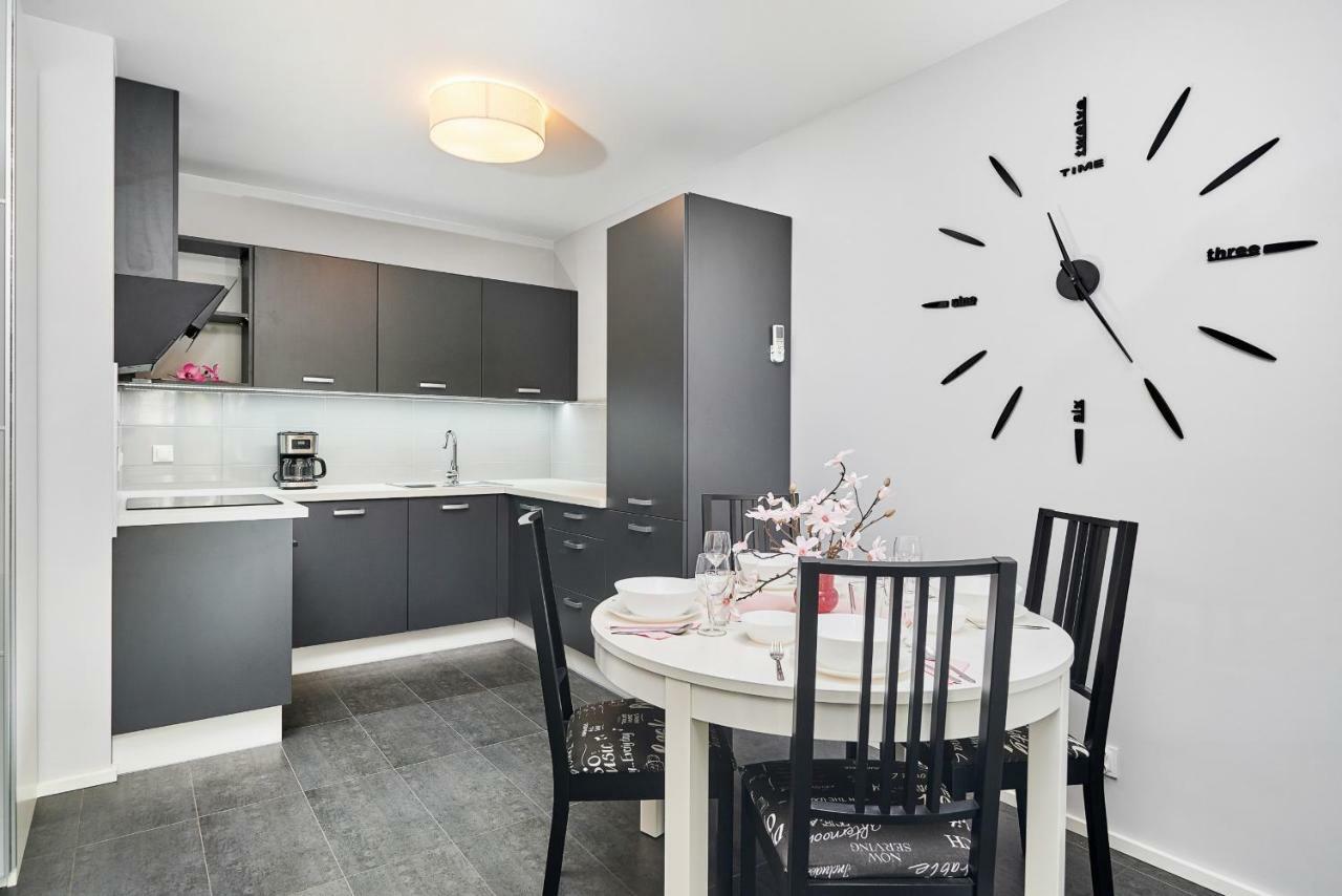 Apartment Swistackiego With Free Garage Wroclaw By Renters Экстерьер фото